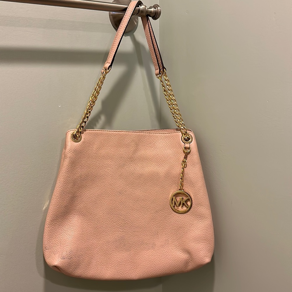 Authentic Michael Kors Large Leather Shoulder Tote in color Ballet, gold chain